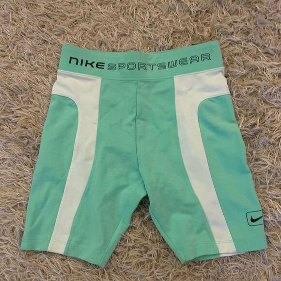 Nike sport shorts size small NWT - Picture 1 of 3